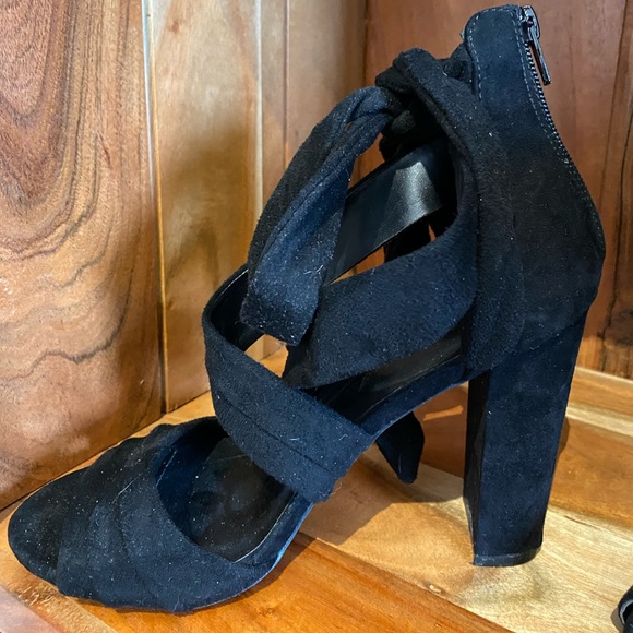 Black tie up around the ankle heels - Picture 4 of 7